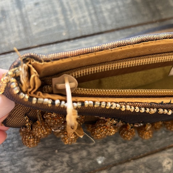 VINTAGE CHAN LUU CLUTCH - Picture 7 of 8